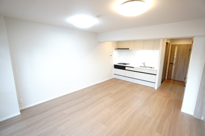 【居間・リビング】 | 【上質リノベ】ポレスター舟入 | 室内（2025年11月1日13：00頃）撮影