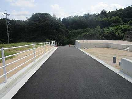 広島市安佐南区高取南１丁目　土地の前面道路含む現地写真