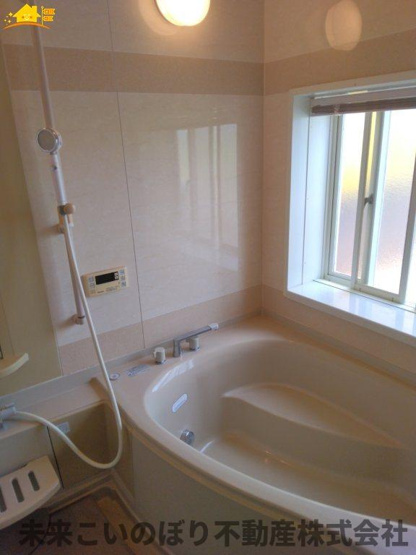 【浴室】 | 加須市大越中古戸建て | 落ち着いた空間のお風呂です