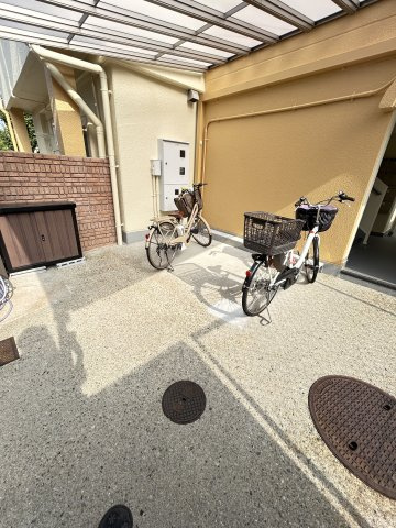 ハイツ高井の駐車場