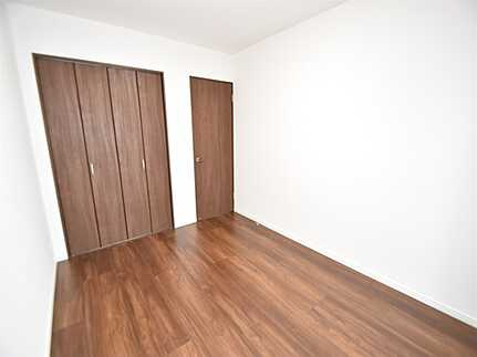 カルチェ大手町の洋室