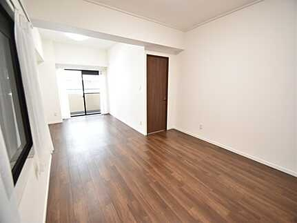 カルチェ大手町の居間・リビング