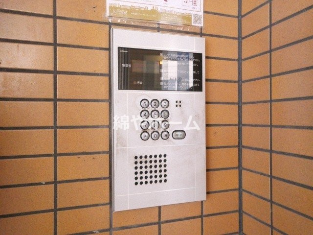 エムロード玉造のエントランス