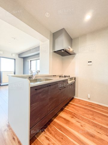 ソフィア21合川のキッチン|2口コンロ・グリル付きの使いやすいシステムキッチンです♪