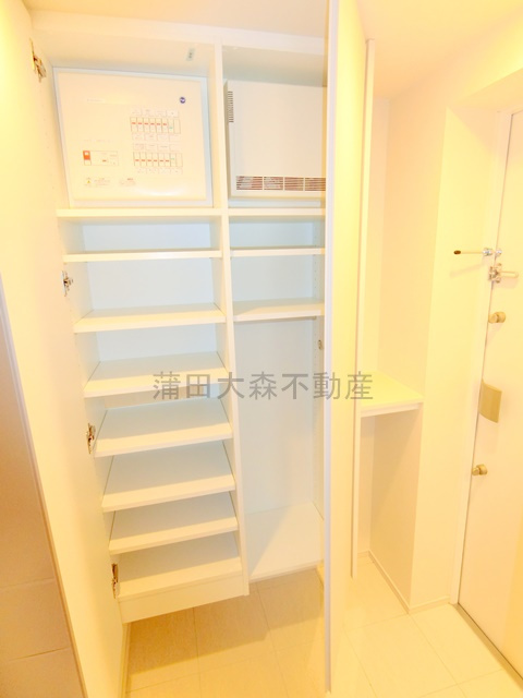 コンフォリア・リヴ大森西の設備|玄関収納