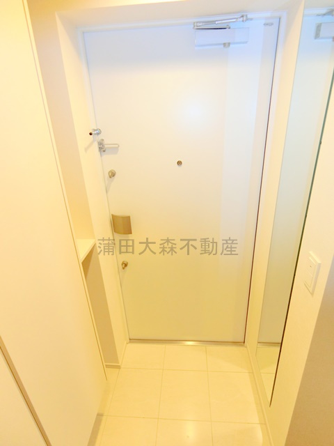 コンフォリア・リヴ大森西の玄関