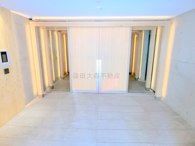 コンフォリア・リヴ大森西のエントランス