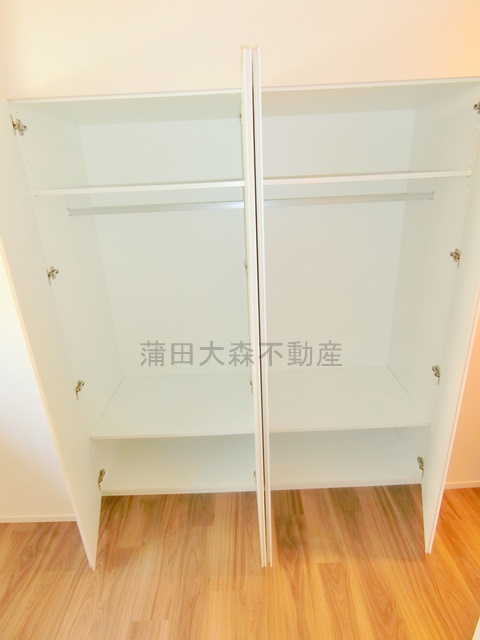 コンフォリア・リヴ大森西の収納|洋室4.7帖の収納　クローゼット