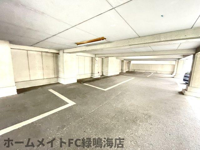 スミックスコーポ宝生の駐車場