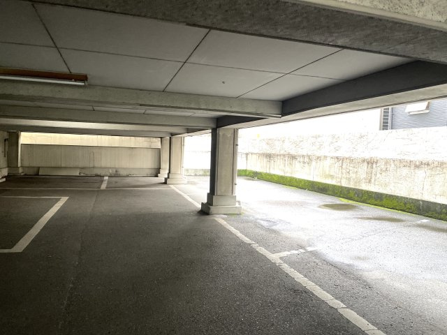 スミックスコーポ宝生の駐車場