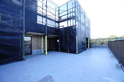 【バルコニー】 |  【上質リノベ】ダイアパレスパークサイド府中 | 【ルーフバルコニー】
もうひとつの「空のリビング」。
最上階ならではの開放感！
視界いっぱいに広がる空と風を感じながら、
家族や友人と過ごしたり、ガーデニングや家庭菜園もできちゃいそう♪