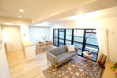 【居間・リビング】 |  【上質リノベ】ダイアパレスパークサイド府中 | 室内（2025年10月30日9：00頃）撮影