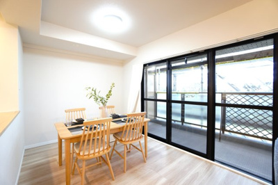 【居間・リビング】 |  【上質リノベ】ダイアパレスパークサイド府中 | 室内（2025年10月30日9：00頃）撮影