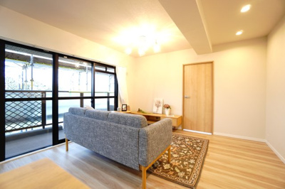 【居間・リビング】 |  【上質リノベ】ダイアパレスパークサイド府中 | 室内（2025年10月30日9：00頃）撮影