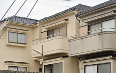 【外観】 | 西宮市甲子園二番町　中古戸建 | 前面は駐車場のため開放感があります