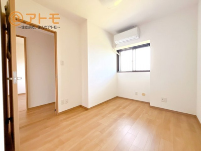 【子供部屋】 | グリーンタウンぐみ沢 | 広々使える収納付きの洋室です♪