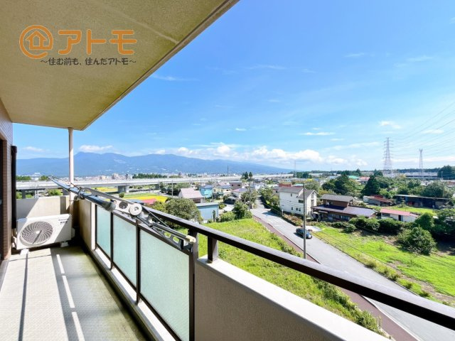 【バルコニー】 | グリーンタウンぐみ沢 | やっぱり助かる広々バルコニー♪お布団や洗濯物を干せるのはもちろん、広々としたバルコニーで少しでも家事を楽ちんに！