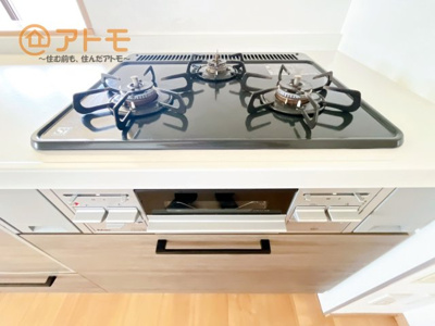 【設備】 | グリーンタウンぐみ沢 | ３口コンロは使い勝手がよくお料理も楽しくなりそうです♪