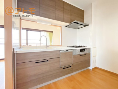 【キッチン】 | グリーンタウンぐみ沢 | リビングで遊ぶお子様にも目が届く、安心感で選ぶなら対面キッチン♪