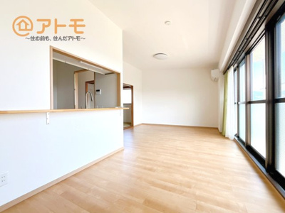 【居間・リビング】 | グリーンタウンぐみ沢 | 家族団らんのイメージは、リビングを思い浮かべませんか？リビングこそ広々とした空間が良いですね♪