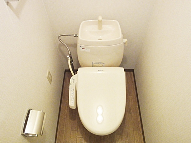 サンクレール逆瀬川のトイレ|コンパクトで使いやすいトイレです