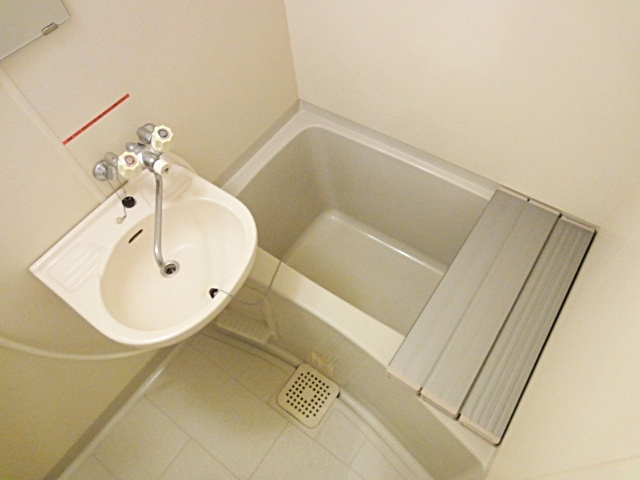 サンクレール逆瀬川の浴室|コンパクトで使いやすいお風呂です