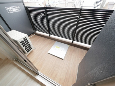 【バルコニー】 | アドバンス大阪バレンシア | バルコニーからの眺めを楽しみながら食事をしませんか