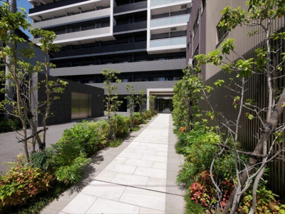 【エントランス】 | アドバンス大阪バレンシア | ゆとりのあるエントランスです