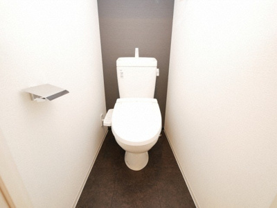 【トイレ】 | アドバンス大阪バレンシア | 落ち着いた色調のトイレです