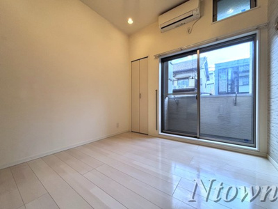 【居間・リビング】 | フォルクローレ名駅西 | こちらの居間で趣味の時間をお楽しみください