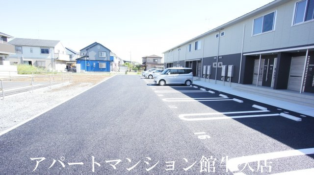 アビタシオンプリュネⅡの駐車場