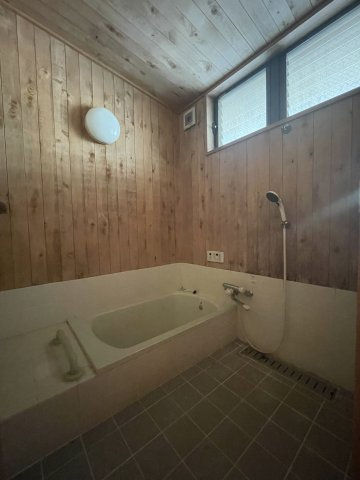 中古戸建　福島市本内の浴室|無垢材を使用したこだわりのお風呂！一日の疲れが癒される空間です！