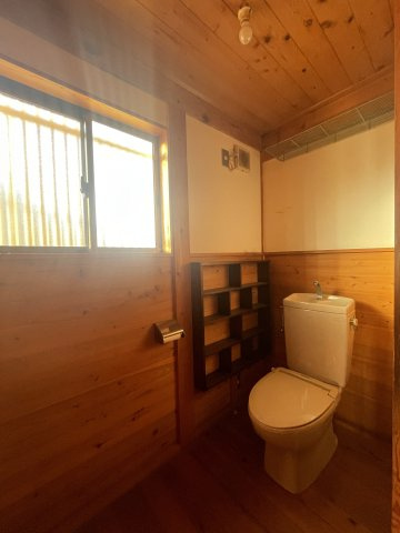 中古戸建　福島市本内のトイレ|木のぬくもりを感じられるトイレ