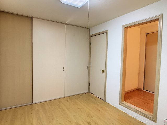 カーサＯＺＯＮＯBの洋室