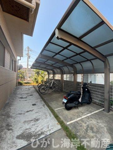 ザ・ヴィスタ江ノ島海岸通リの駐車場|敷地内バイク置場
