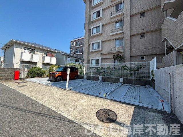 ザ・ヴィスタ江ノ島海岸通リの駐車場|敷地内駐車場