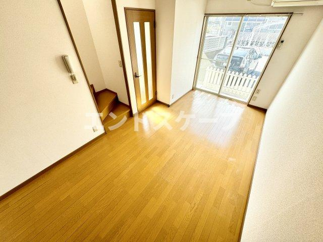 ウエストゲートホームⅢの居間・リビング|高崎、前橋、伊勢崎エリアのお部屋探しはエンドスケープまで！お客様の理想お聞かせ下さい♪