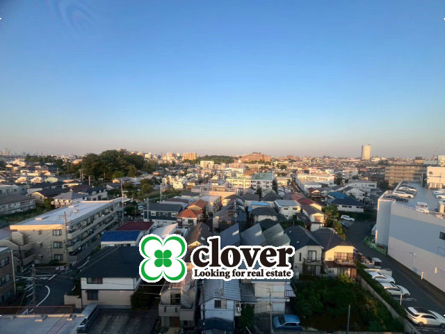 【展望】 | エクセルシオール世田谷桜丘 | 眼前に広がる空の雄大さと、このお部屋の自慢の一つである「眺望」をご覧ください。毎日、この景色を独り占めできる新生活に夢が広がります。～即日のご見学可能～　お問合せはお気軽にどうぞ。
