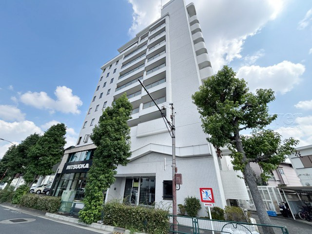 【現況写真】 | エクセルシオール世田谷桜丘 | 前面道路と外観の様子です。～即日のご見学可能～　お問合せはお気軽にどうぞ。
