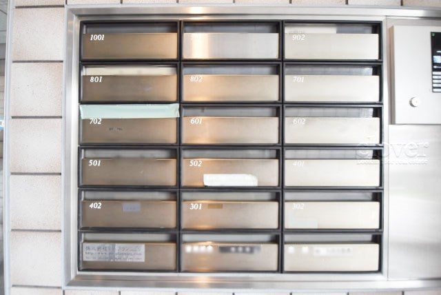 【設備】 | エクセルシオール世田谷桜丘 | 郵便物を受け入れる住民共用のポスト。「集合ポスト」とも呼びます。ここもまた、マンションの「顔」のひとつです。～即日のご見学可能～　お問合せはお気軽にどうぞ。
