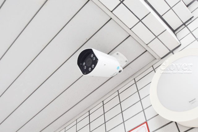 【防犯設備】 | エクセルシオール世田谷桜丘 | 建物や敷地の隅々に目を光らせる防犯カメラが設置されています。現地を見学される際には、カメラの存在やその台数にも意識を払ってみてください。～即日のご見学可能～　お問合せはお気軽にどうぞ。
