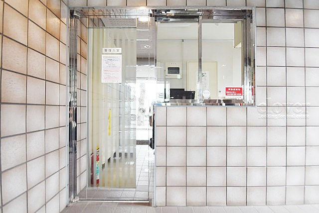 【受付】 | エクセルシオール世田谷桜丘 | 管理人さんが勤務する管理室です。マンションに出入りする人たちを見守り、注意を払ってくれています。～即日のご見学可能～　お問合せはお気軽にどうぞ。
