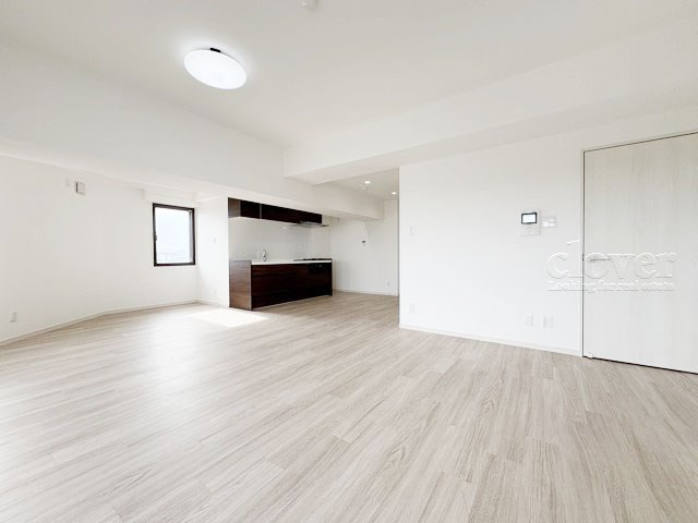 【居間・リビング】 | エクセルシオール世田谷桜丘 | くつろぎの空間であるLDKの様子。安心してくつろげるよう派手さは控えて、さりとて地味すぎもせず、あなたの生活を彩ってくれます。～即日のご見学可能～　お問合せはお気軽にどうぞ。