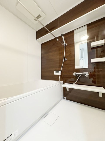 【浴室】 | エクセルシオール世田谷桜丘 | 浴室乾燥機能付き　疲れと汚れを落として明日への活力を蓄える、癒しの空間＝バスルーム。とても大切な設備です。浴槽も洗い場も美しく整っています。～即日のご見学可能～　お問合せはお気軽にどうぞ。