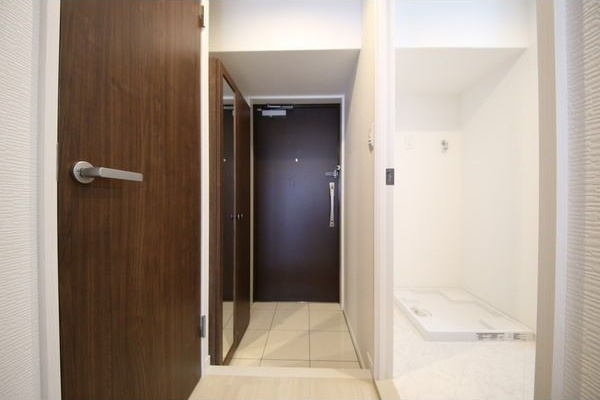 アレーヌコート新瑞橋の玄関