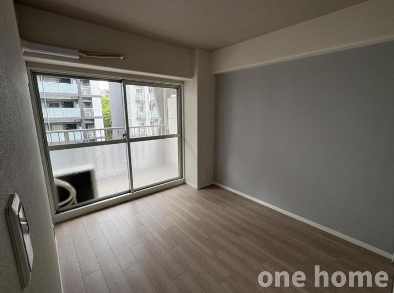 カネボウ新大阪第2グリーンマンションの洋室|◆リビング横 約5.2帖洋室です！掃き出し窓から陽光差し込む明るい空間です！
◆令和7年8月リフォーム完了！