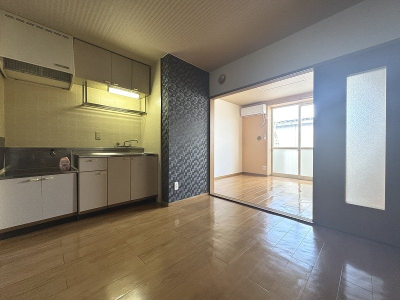 ポエムハイツ【キャッシュバック対象物件】の居間・リビング|おしゃれな居間です