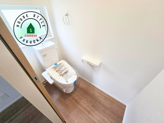 糸島市篠原西1丁目第2-2棟（2号棟）　のトイレ|温水洗浄便座を完備しております。2ヶ所にトイレがあるのは朝の慌ただしい時間も安心です。