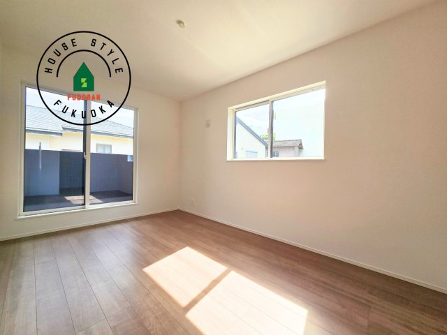 糸島市篠原西1丁目第2-2棟（2号棟）　の寝室|主寝室には収納力に優れたクローゼットがありますので、お部屋もすっきり片付きます。