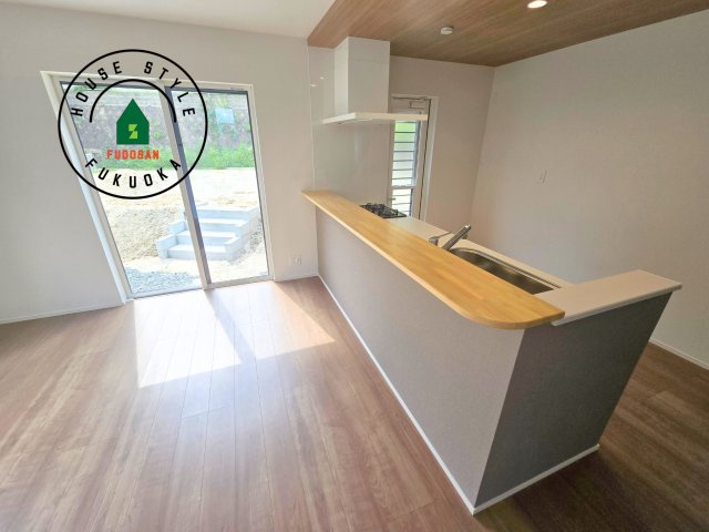 糸島市篠原西1丁目第2-2棟（2号棟）　のダイニング|キッチンから立ち込める香りが今日の料理を期待させます。キッチンから立ち込める香りが今日の料理を期待させます。